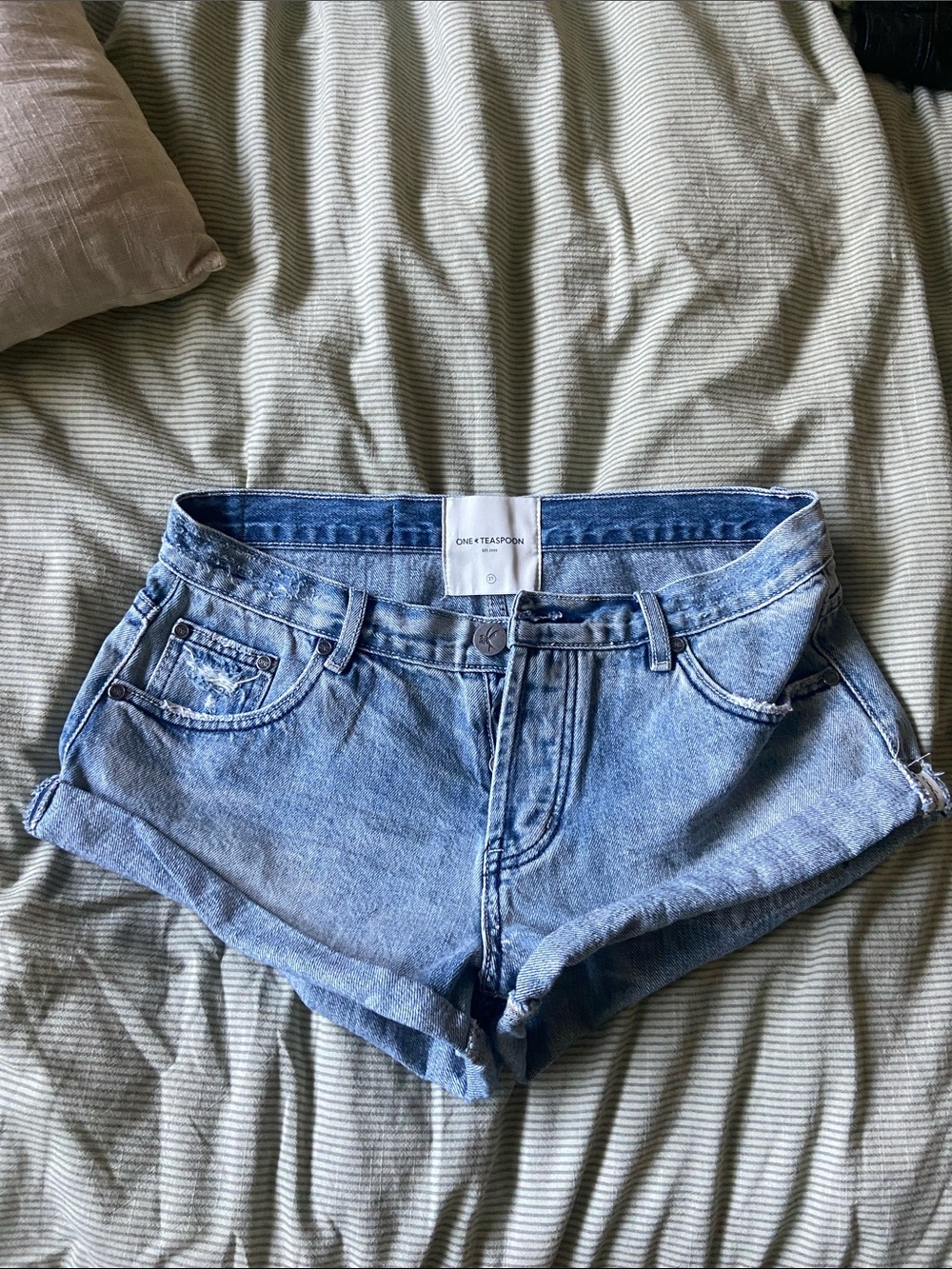 One Teaspoon Vintage Light Blue Denim Rolled-Hem Shorts